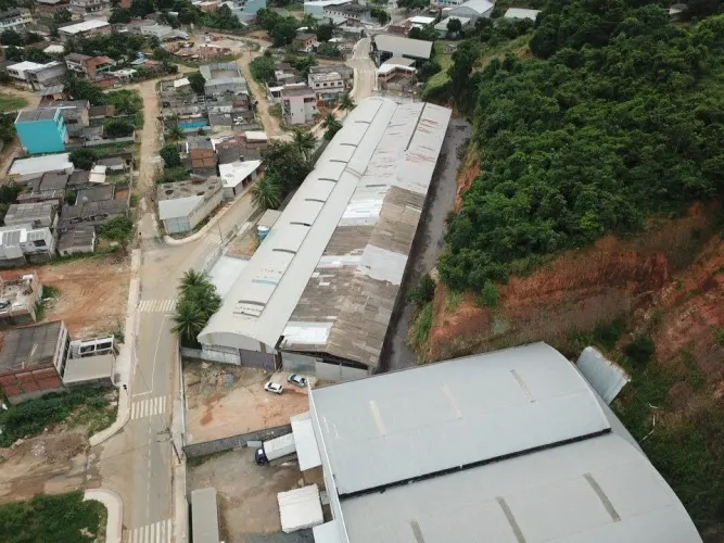 Excelente área de 14.000m com um galpão de 4500m em Cariacica para vender