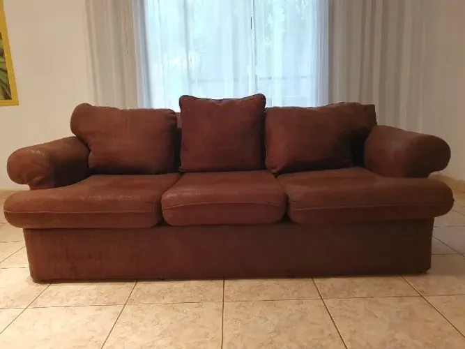 Sofá 3 lugares, forte e resistente