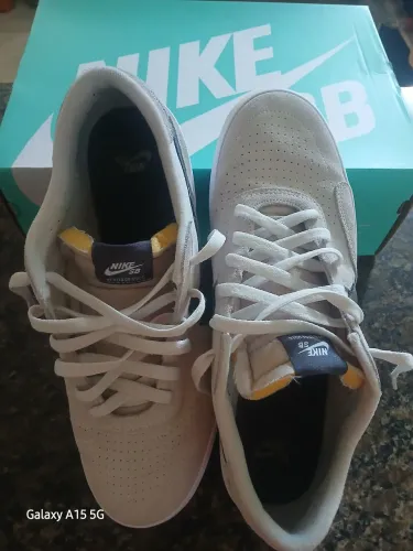 Vendo Tênis Nike modelo casual