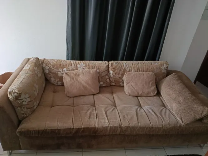 Sofá 4 lugares e tbm vira cama