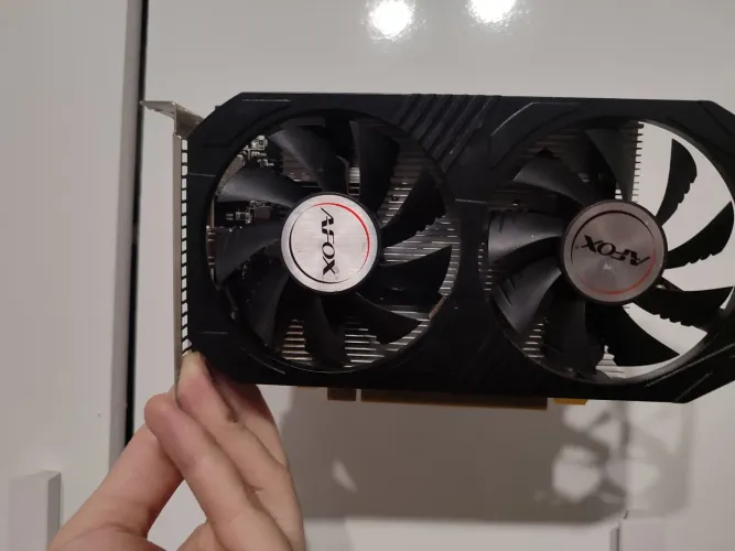 Placa de vídeo Radeon RX 550 dual fan com caixa original