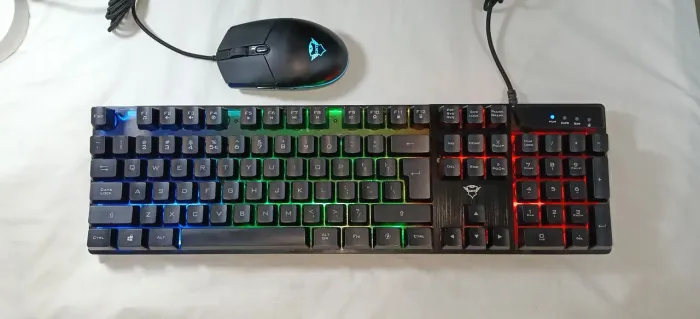 Kit Teclado Estilo Mecânico + Mouse Trust GXT RGB (3 Modos) - Cabos Trançados