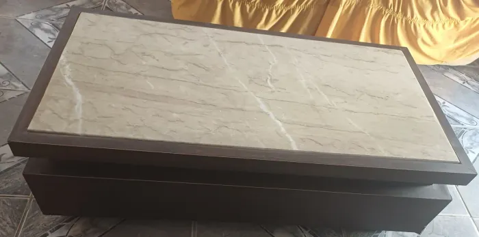 Mesa de Centro de Madeira Maciça com Granito