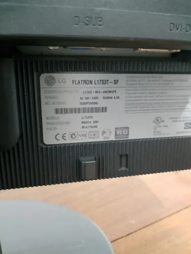 KIT MONITOR LG L1753TG + CABO VGA E CABO DE ENERGIA 