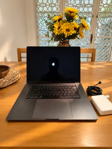 MacBook Pro 16? (nov. 2024) Chip Apple M4 Max Memória 36 GB