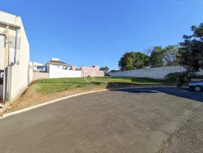 Terreno de Esquina à Venda Condomínio Terras de Santa Elisa