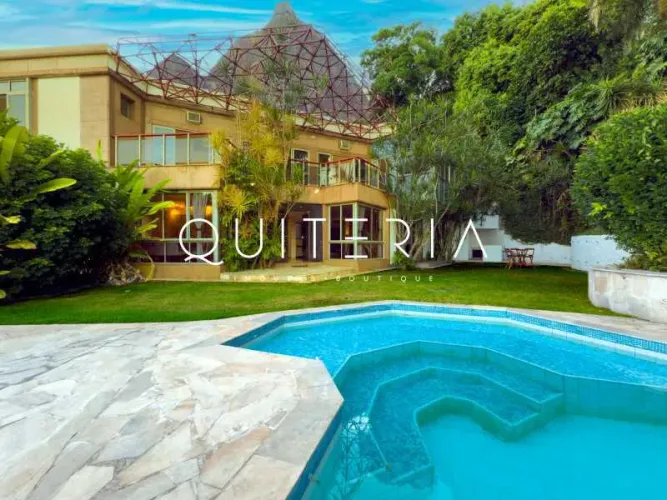 Mansão de 5 quartos e piscina com vista deslumbrante para a praia de São Conrado.