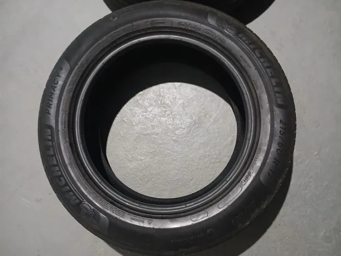 Pneu Michelin 215 60r 17 3 unidades em excelente estado
