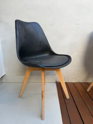 VENDO MESA COM CADEIRAS