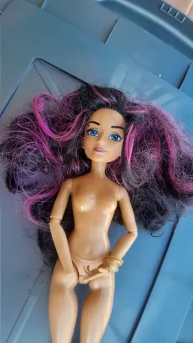 Boneca Descendants Genie Chic Jordan of Auradon da