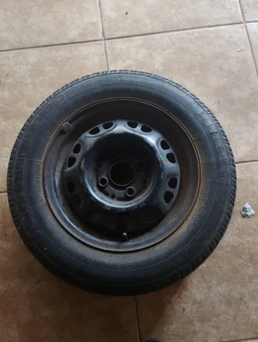 Roda aro 13 gol pneu careca 50 reais