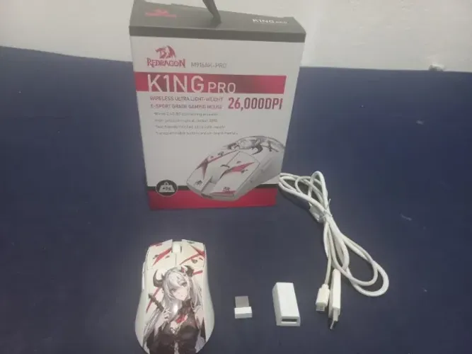 Mouse Gamer Redragon King Pro Eisa 1K Branco Personagem Anime PAW3395 26000 DPI