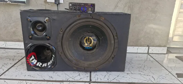 Caixa de trio Pioneer com amplificador 400w