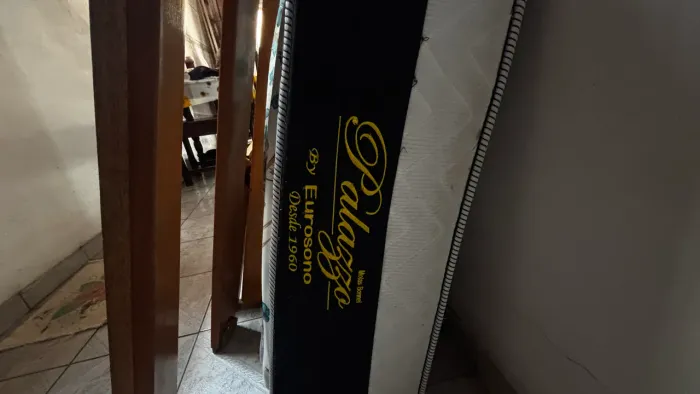 Cama de solteiro + colchão em ótimo estado