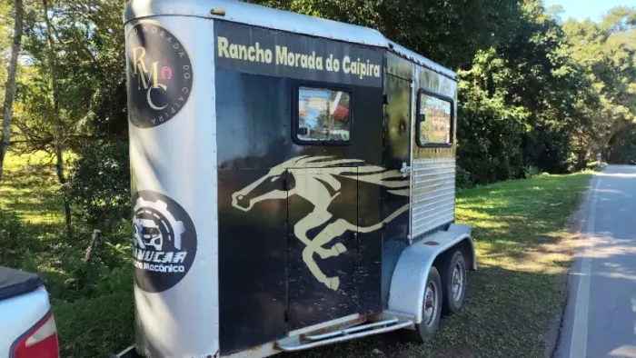 Carretinha para transportar cavalo