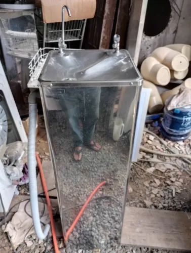 Bebedouro de coluna Inox usado com marcas de uso, 127volts funcionado perfeito