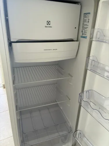 Geladeira Electrolux Cycle Defrost 240L Degelo Prático Uma Porta Branca (RE31) - 127V