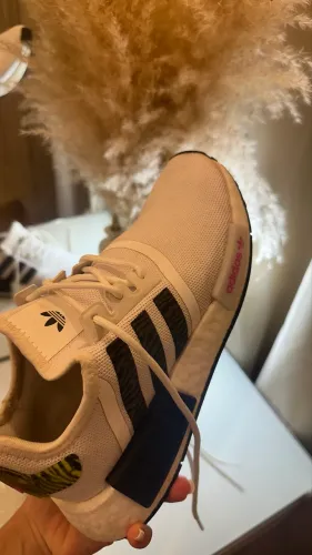 Tênis adidas 34/35