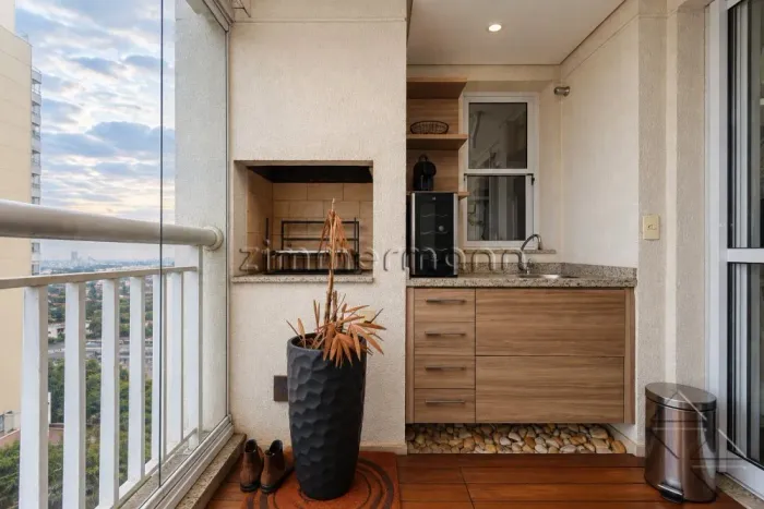 Apartamento com 3 dormitórios, 1 suíte, 2 vagas de garagem e varanda Gourmet.