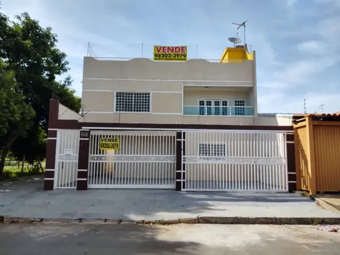 Casa sobrado 4 quartos sendo 2 suítes 2 salas Garagens QN 12E Riacho Fundo II
