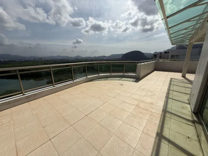 Cobertura Exclusiva com Vista Deslumbrante para a Lagoa e Toda a Península Condomínio Sai