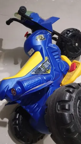 Moto elétrica semi nova