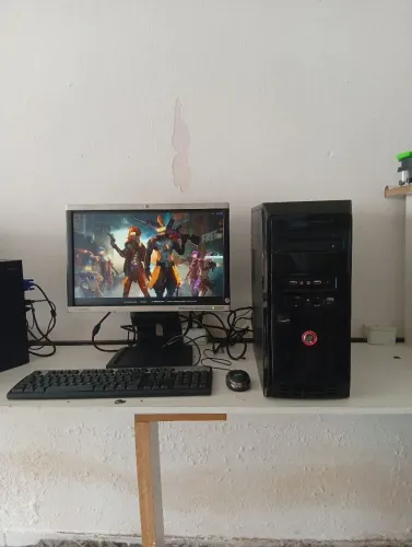 Vende se Pc completo core i3 4 geração 8gb memória HD 1tby trecado e mause monitor 19 pole