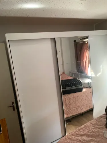 Vendo guarda roupa usado ! Em bom estado. ENTREGA E MONTAGEM GRÁTIS