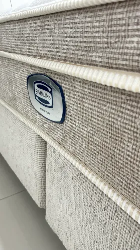 Cama box king com colchão Simmons