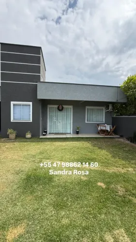 Linda casa para curtir o verão na praia de Zimbros-Bombinhas SC