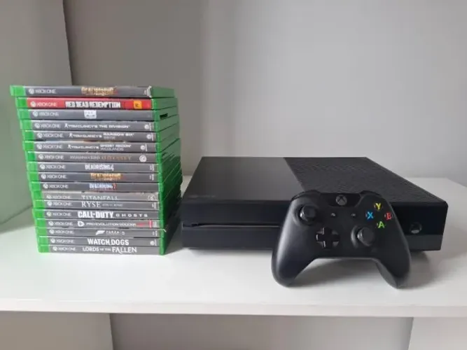 *VENDE-SE* Microsoft XBOX ONE, 500gb. Acompanha um controle (original e sem fio). Com os s