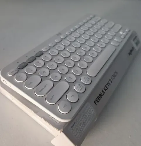 Teclado sem fio Bluetooth Logitech Pebble Keys 2 K380s Branco