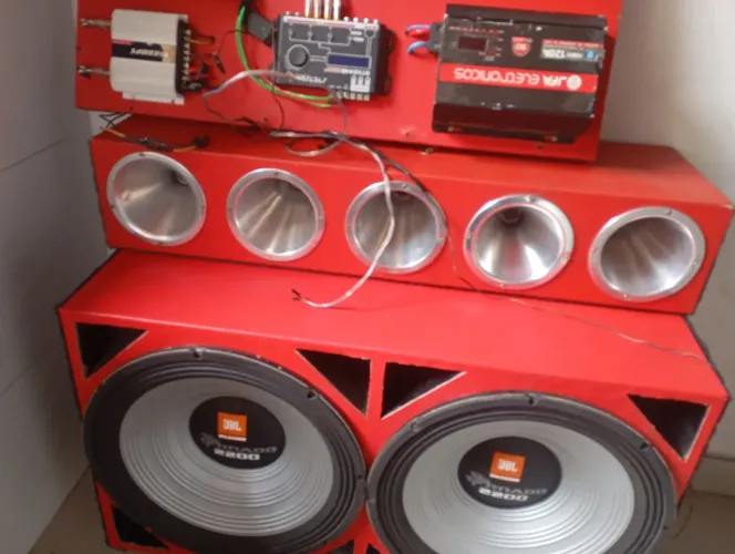 Vendo som automotivo auto falante de 18