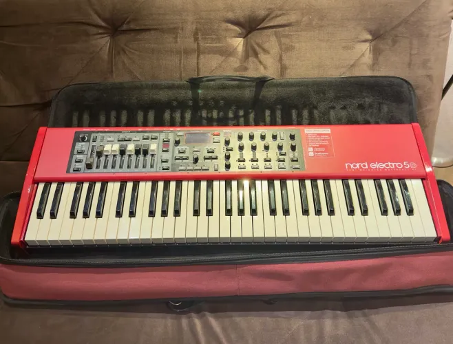 Nord Electro 5D 61 teclas