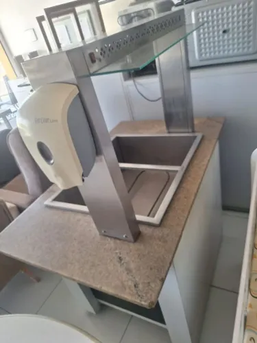 Balcão em mármore e estufa 