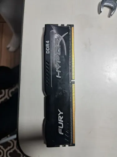 HyperX Fury DDR4 de 4GB com frequência de 2400MHz (modelo HX424C15FB/4)