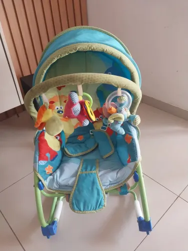 Vendo cadeira de descanso usada em boas condições.