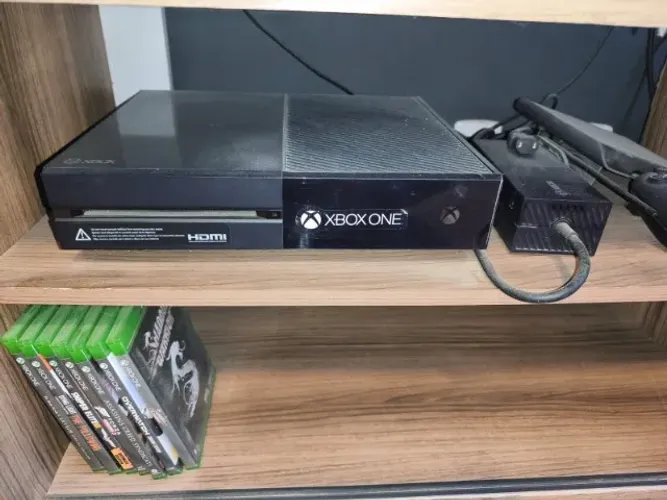 Xbox One Fat 500Gb com 7 jogos mídia física