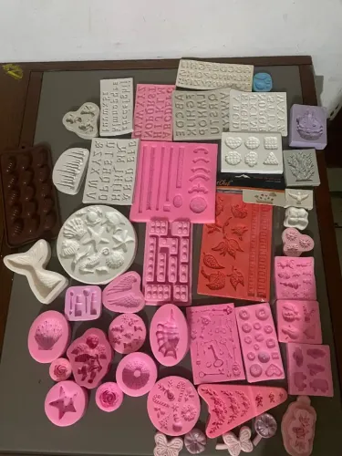 Lote com vários moldes de silicone para confeitaria - diversos modelos