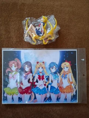 Action Figure boneca Sailor Moon Serena + pôster