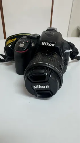 Câmera SLR digital Nikon D5300 de 24,2 MP 