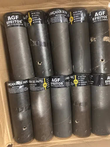Caixa com 50 bombas de serpentina $600