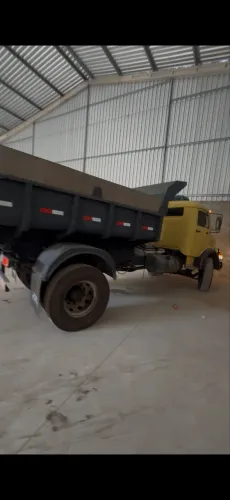 VENDO ou TROCO CAMINHÃO CAÇAMBA 1113