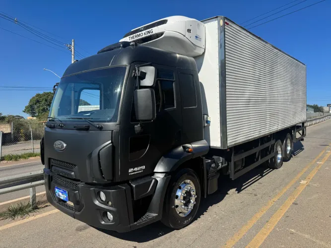 FORD CARGO 2429 2017 BAÚ FRIGORÍFICO
