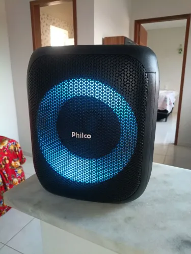 Vendo e caixa de som 1 meis de uso 700 com 2 microfone semi novo
