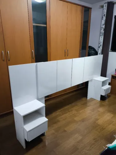 Cabeceira de cama casal e um Guarda roupa