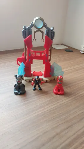 Playskool Heroes - Fortaleza das Armaduras / Laboratório Stark