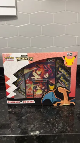 Box - Coleção Celebrações - Charizard-V do Lance