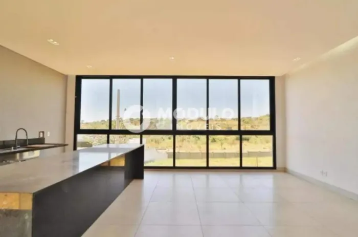 Casa em Condomínio disponivel para locação no bairro Granja Marileusa.