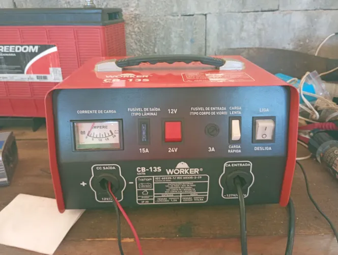 Vendo carregador de bateria profissional